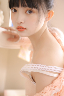 免费看女孩子胸部图片